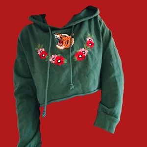 Embroidery Crop Top Hoodie